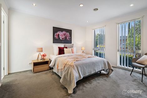 Property photo of 5 Bowral Loop Craigieburn VIC 3064