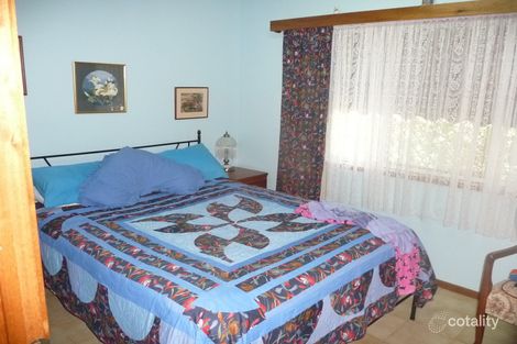 64 Herbert Rd, York, WA 6302