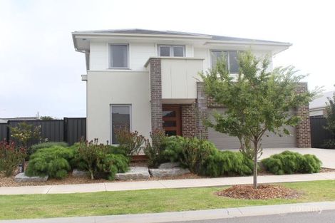 Property photo of 3 Asbury Street Craigieburn VIC 3064