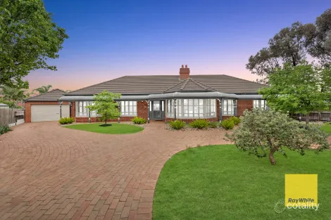 Property photo of 14 Warrego Place Taylors Lakes VIC 3038