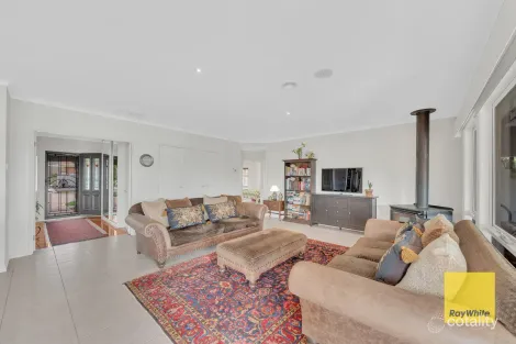 Property photo of 14 Warrego Place Taylors Lakes VIC 3038