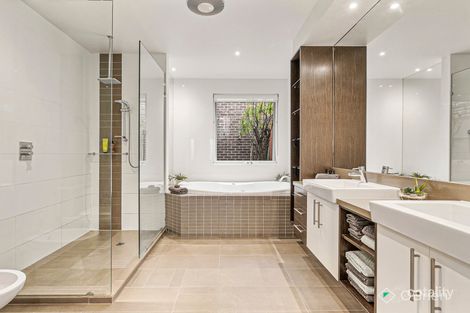 Property photo of 32 Spring Road Caulfield South VIC 3162