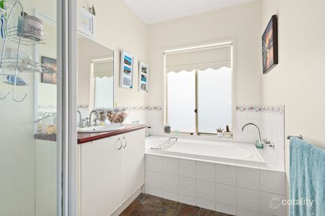 Property photo of 13 Stokes Green Pakenham VIC 3810