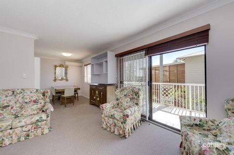 Property photo of 2/335 Cavendish Road Coorparoo QLD 4151