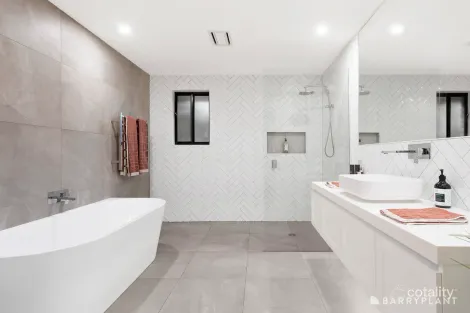 Property photo of 42 Sharpes Road Watsonia North VIC 3087