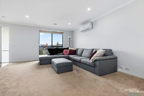 Property photo of 24 Fouz Street Roxburgh Park VIC 3064