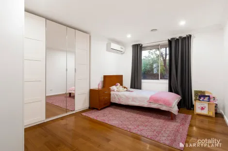 Property photo of 42 Sharpes Road Watsonia North VIC 3087