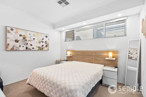 Property photo of 38 Sunstone Boulevard Treeby WA 6164