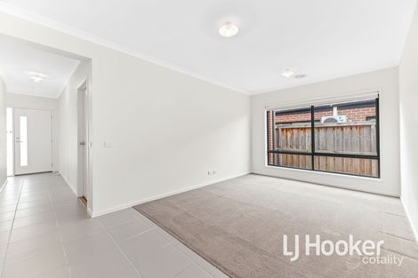 Property photo of 34 Hartland Drive Cranbourne North VIC 3977