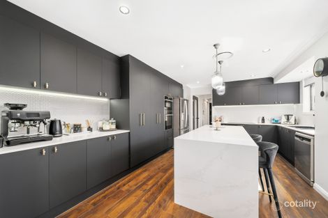 2 La Salle Dr, Newport, QLD 4020