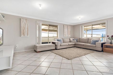 Property photo of 40 Scottsdale Circuit West Hoxton NSW 2171
