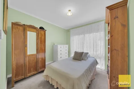 Property photo of 28 Camelot Drive Albanvale VIC 3021