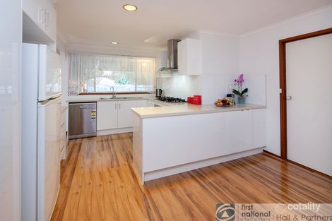 Property photo of 9 Tench Rise Endeavour Hills VIC 3802