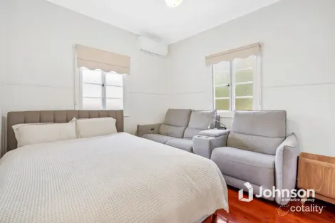 Property photo of 13 Allen Street Wynnum QLD 4178