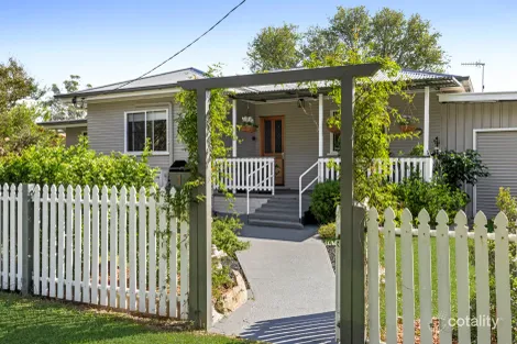 1 Jones St, Crows Nest, QLD 4355