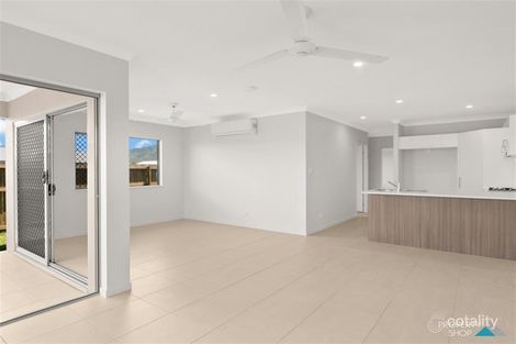 Property photo of 2/26 Yumbabulla Green Smithfield QLD 4878