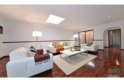 Property photo of 2/5 Hellam Grove Booragoon WA 6154