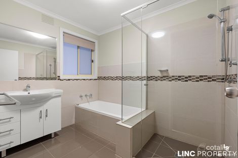 Property photo of 3 Taylor Court Endeavour Hills VIC 3802