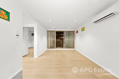 1402w/888 Collins St, Docklands, VIC 3008