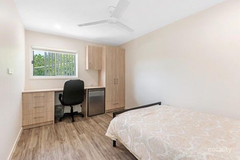 2/10 Depper St, St Lucia, QLD 4067