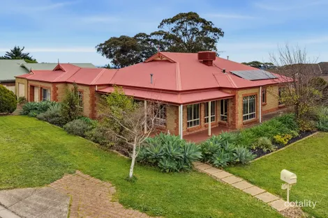 8 Gleneagles Rd, Aberfoyle Park, SA 5159