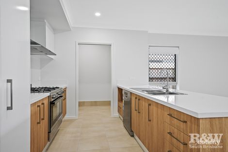 Property photo of 24 Van Dieren Road Pallara QLD 4110