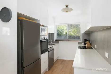 Property photo of 1/76 Tallebudgera Drive Palm Beach QLD 4221