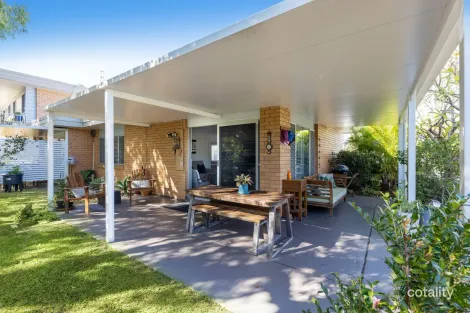Property photo of 1/76 Tallebudgera Drive Palm Beach QLD 4221