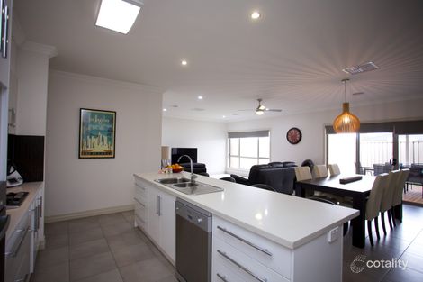 Property photo of 15 Weight Close Horsham VIC 3400
