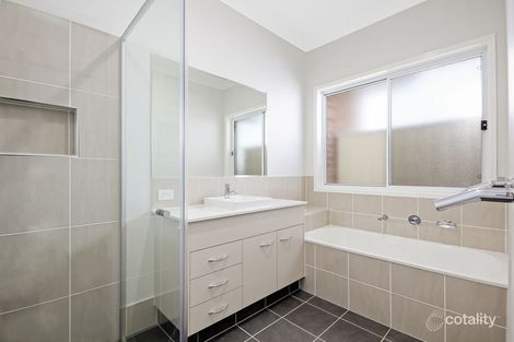 8 Ravensbourne Cres, North Lakes, QLD 4509