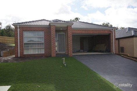 Property photo of 18 Green Orchid Circuit Pakenham VIC 3810