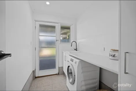 Property photo of 1 Swain Road Victor Harbor SA 5211