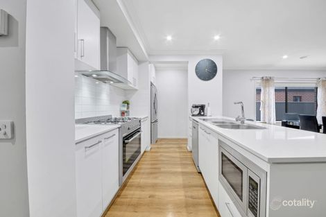 Property photo of 27 Hammersmith Way Cranbourne East VIC 3977