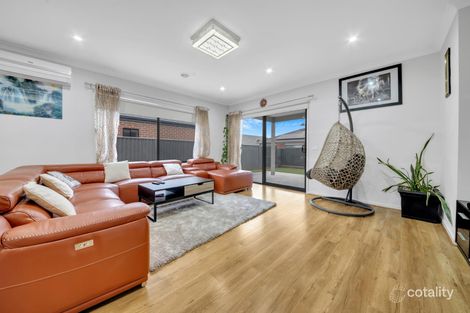 Property photo of 27 Hammersmith Way Cranbourne East VIC 3977