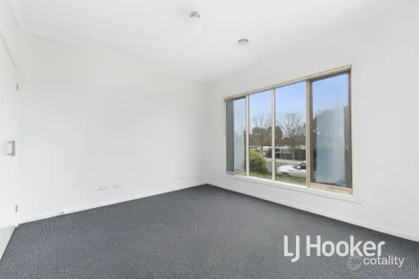 Property photo of 9 McClenaghan Place Pakenham VIC 3810