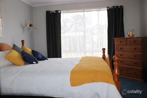 Property photo of 8 Julie Court Kangaroo Flat VIC 3555