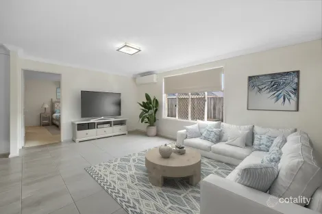 2 Silveroak Ct, Mountain Creek, QLD 4557