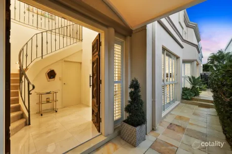 Property photo of 2/41 Cronin Avenue Main Beach QLD 4217
