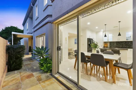 Property photo of 2/41 Cronin Avenue Main Beach QLD 4217