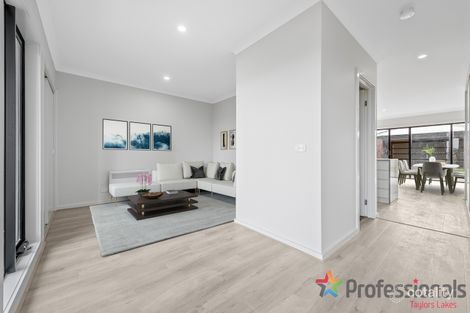 Property photo of 25 Adventure Avenue Fraser Rise VIC 3336