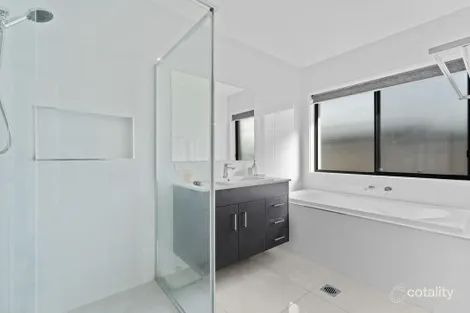 Property photo of 35 Sugar Maple Place Park Ridge QLD 4125