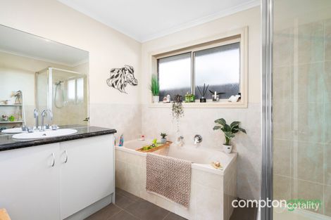 Property photo of 28 Kendra Street North Geelong VIC 3215