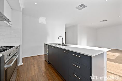 Property photo of 6 Lineker Drive Deanside VIC 3336