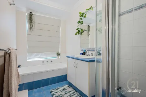 Property photo of 9 Sunstone Brace Australind WA 6233