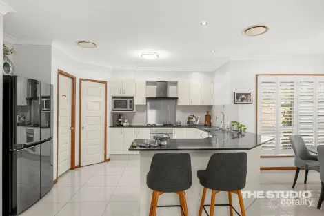 Property photo of 15 Gimi Grove Plumpton NSW 2761