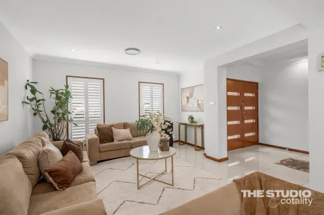 Property photo of 15 Gimi Grove Plumpton NSW 2761