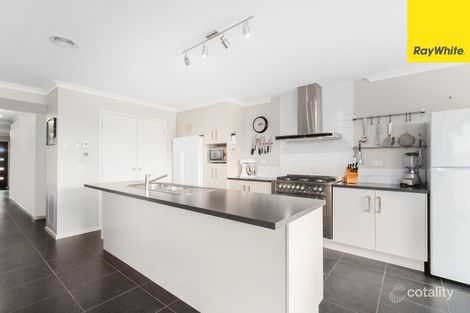 Property photo of 40 Monica Drive Drouin VIC 3818