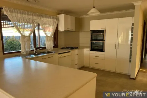 Property photo of 22 Willslie Crescent Berwick VIC 3806