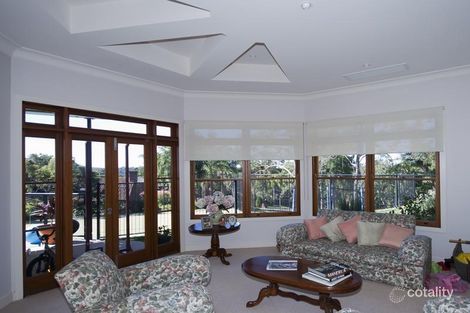 Property photo of 6 Evans Court Mount Ommaney QLD 4074