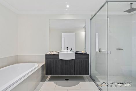 Property photo of 32/1 Ancora Crescent Hope Island QLD 4212